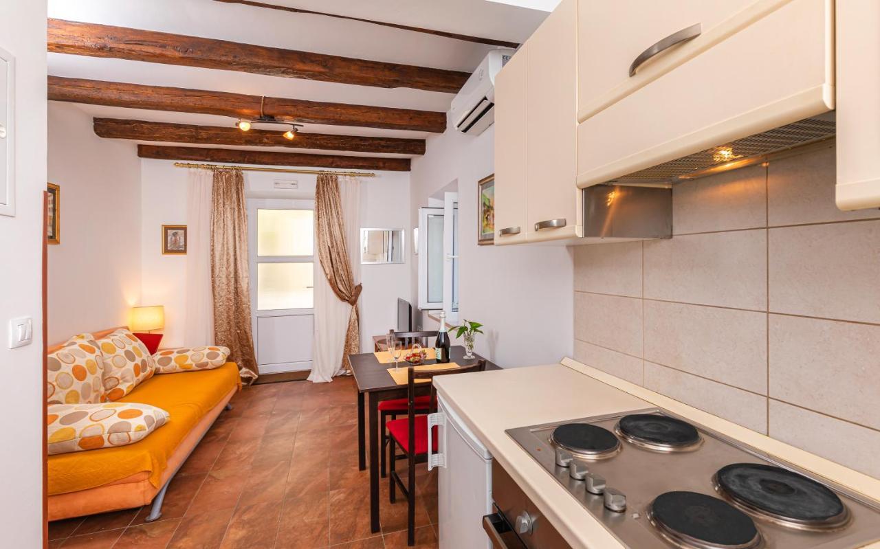 Apartment Apartments Daniela & Karlo Sobra